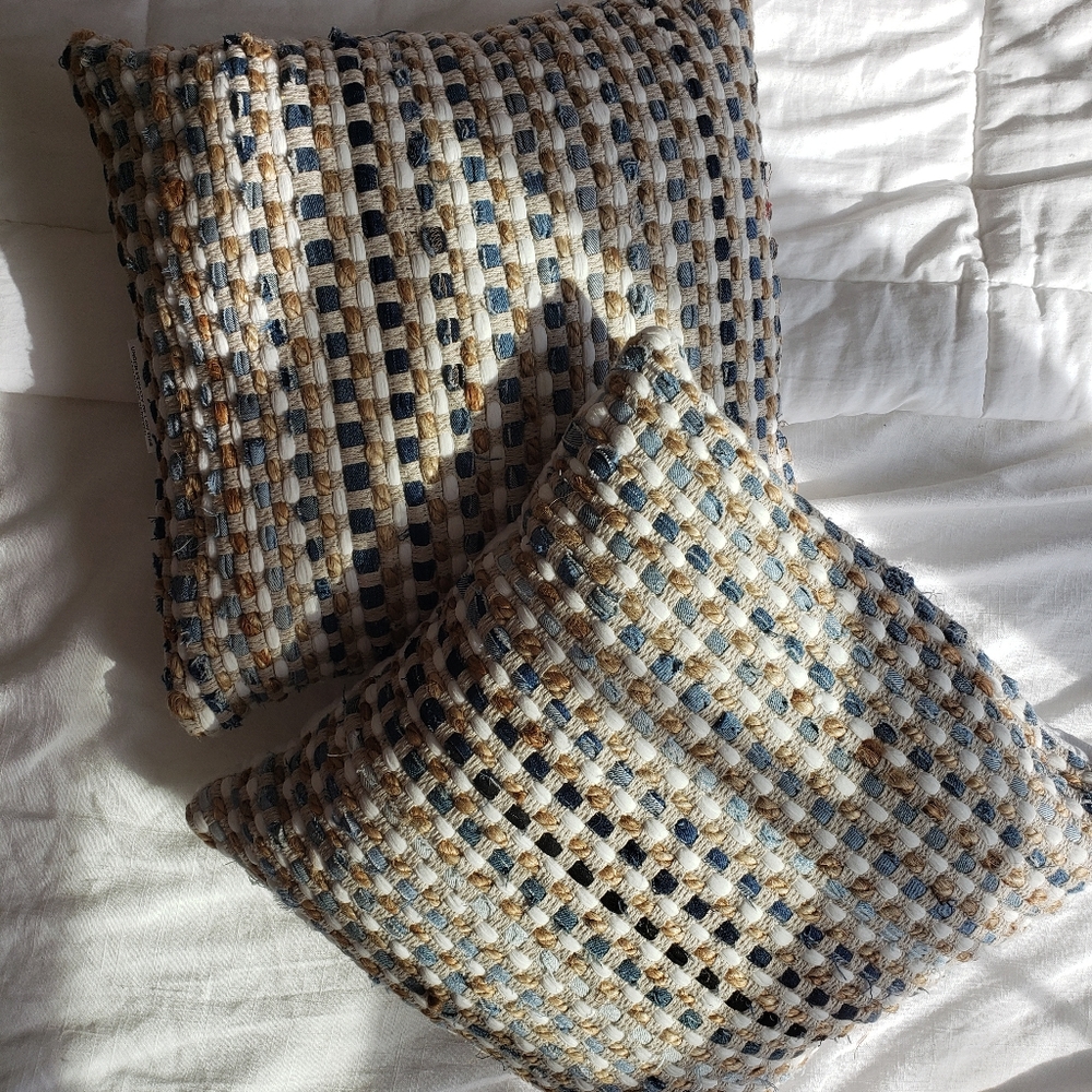 NWT!! Throw Pillows